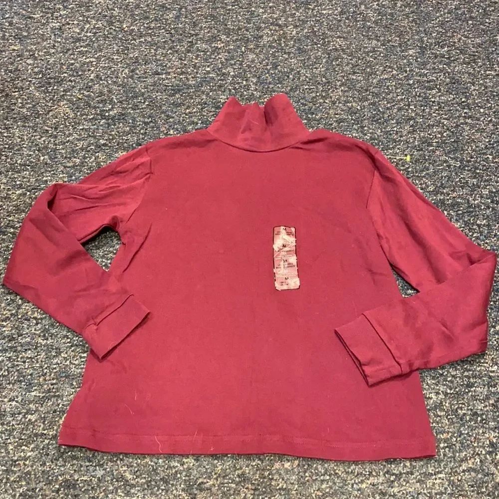 Basic Editions Burgundy Turtleneck sz. M
